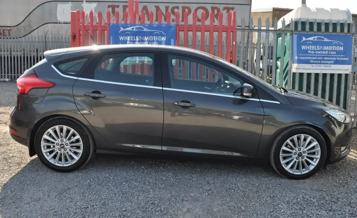 Usado Ford Focus Titanium X 182 HP (133 kW) 2016 Cinzento Citadino