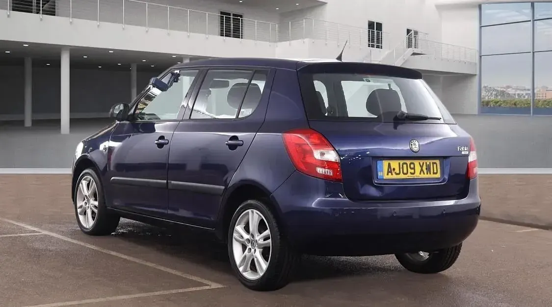 Używany Skoda Fabia 86 KM (63 kW) 2009 Niebieski Hatchback