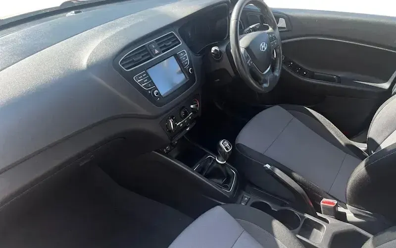 Used Hyundai i20 SE 101 HP (74 kW) 2019 White Hatchback