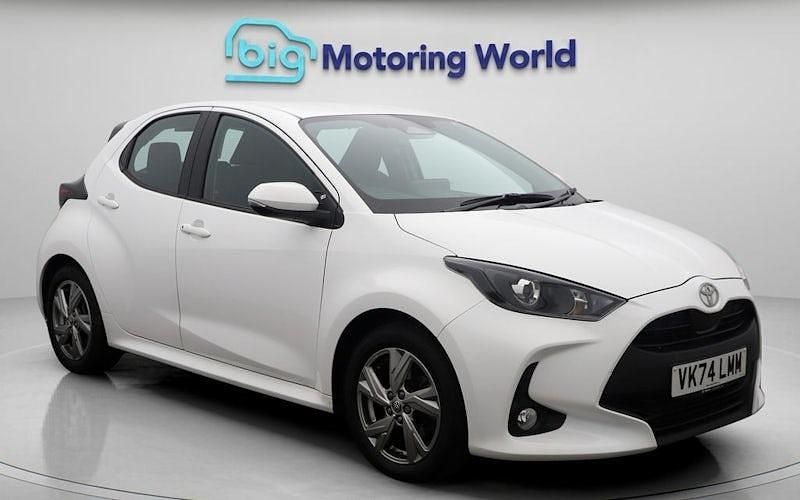 Used 2025 Toyota Yaris Hybrid Hatchback | £17,300 (Super price) - Image 1/4