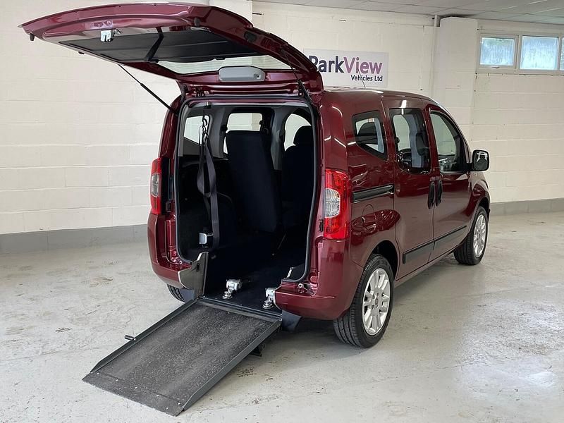 Used Fiat Qubo Lounge 77 HP (56 kW) 2020 Red MPV