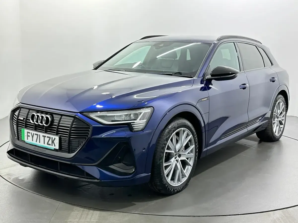 Usado Audi e-tron Black Edition 300 kW (408 HP) 2021 Azul SUV