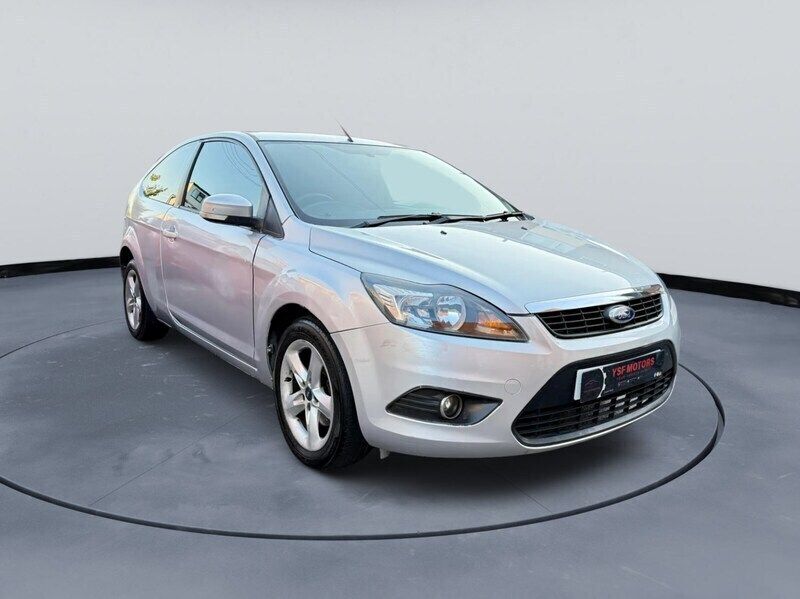 Silver Used 2010 Ford Focus Zetec Hatchback | £2,650 (Good price) - Image 1/4