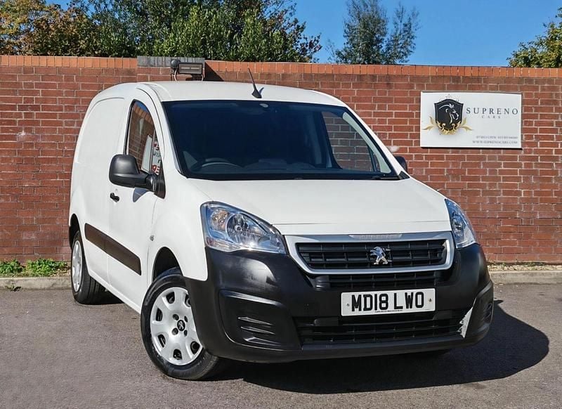 White Used 2018 Peugeot Partner MPV | £6,499 (Good price) - Image 1/3