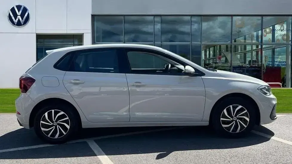 Used VW Polo Life 95 HP (69 kW) 2023 Ascot grey Hatchback