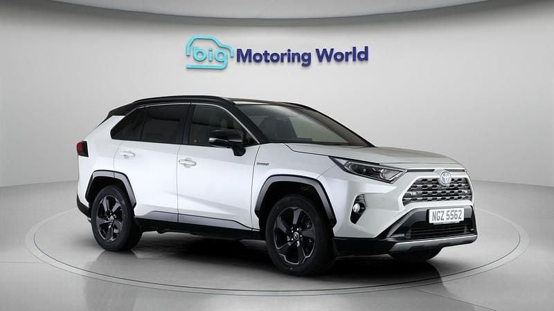 Used Toyota RAV4 Hybrid 215 HP (158 kW) 2019 SUV