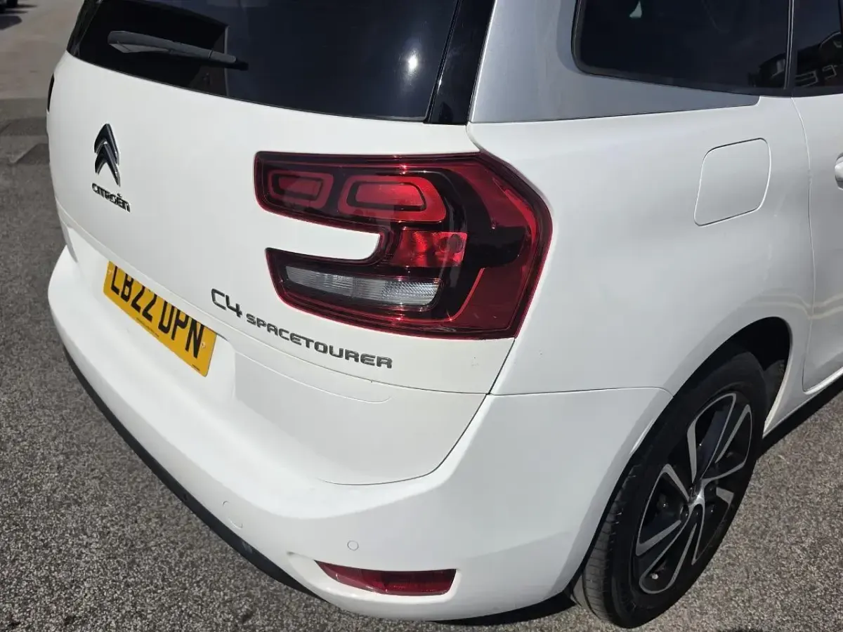 Used Citroën C4 SpaceTourer PureTech 128 HP (94 kW) 2022 White MPV