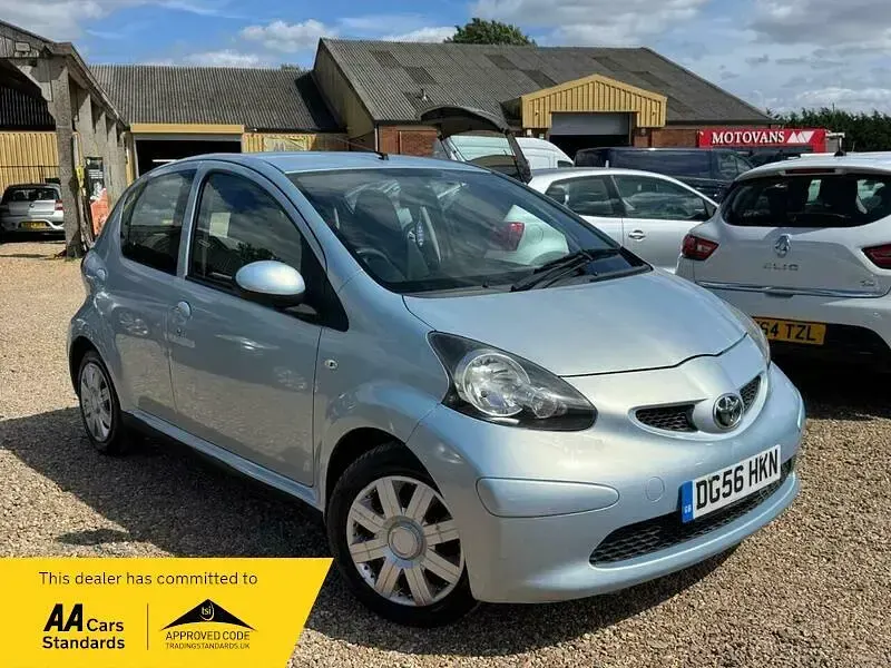 Used Toyota Aygo 67 HP (49 kW) 2006 Blue Hatchback