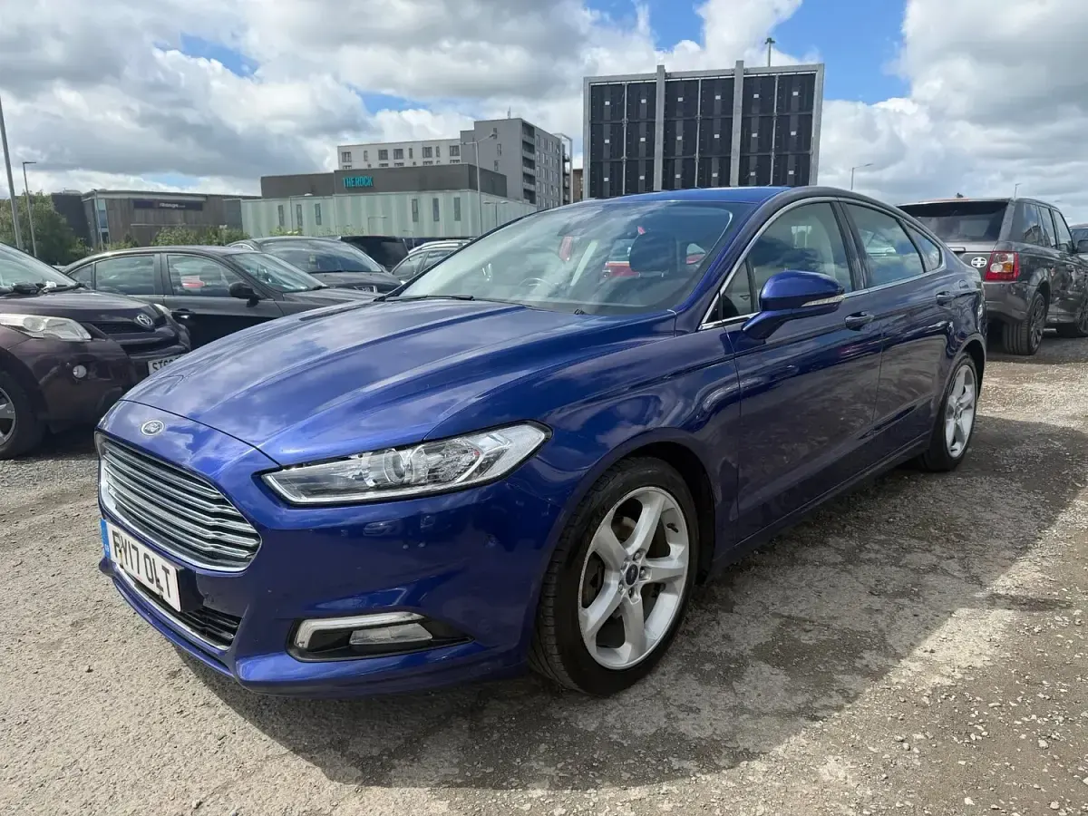 Used Ford Mondeo Titanium 180 HP (132 kW) 2017 Blue Hatchback