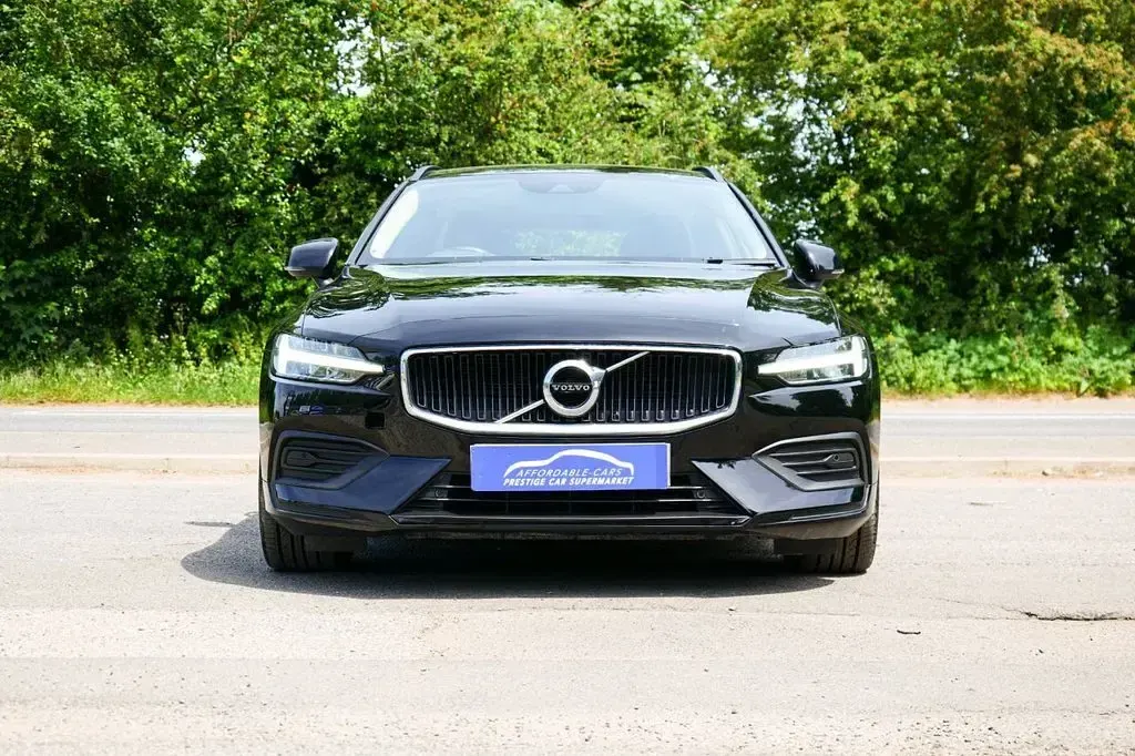 Used Volvo V60 Momentum 163 HP (119 kW) 2022 Black Estate
