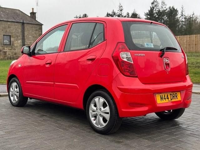Used Hyundai i10 Active 85 HP (62 kW) 2013 Red Hatchback