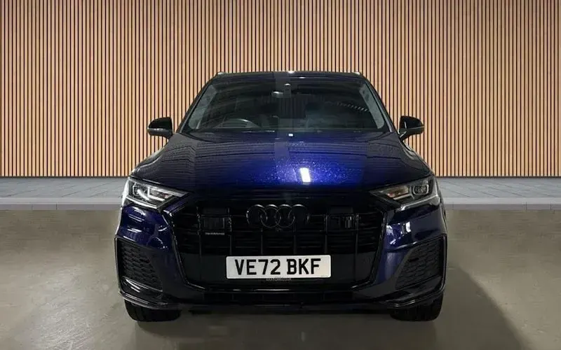 Used Audi Q7 Comfort 286 HP (210 kW) 2023 Blue SUV