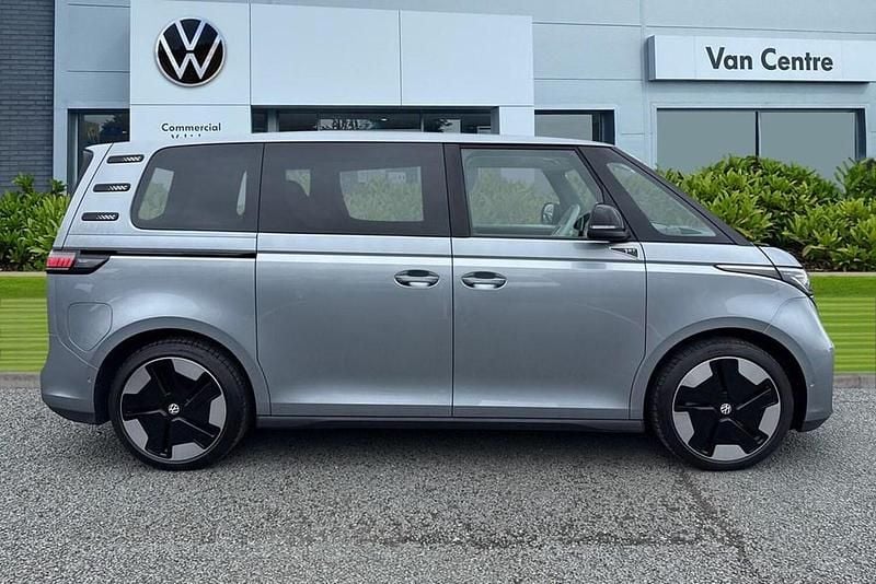 Usado VW ID. Buzz Pro 150 kW (204 HP) 2023 Prateado Monovolume
