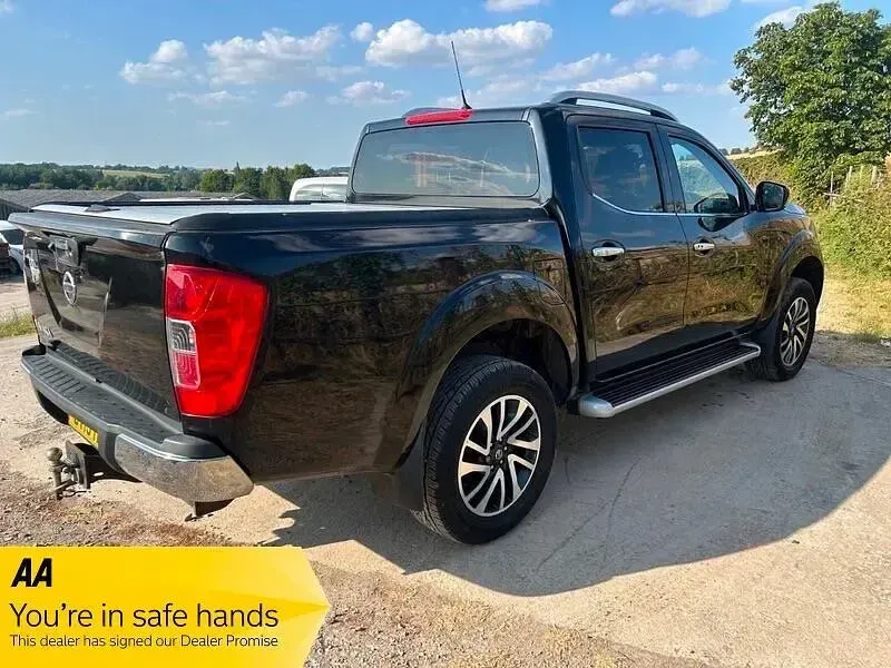 Used Nissan Navara N-Connecta 190 HP (139 kW) 2019 Black Pickup