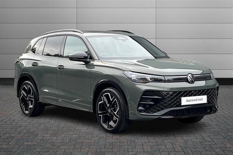 Cipressino green New 2025 VW Tiguan R-line SUV | £38,490 (Fair price) - Image 1/4