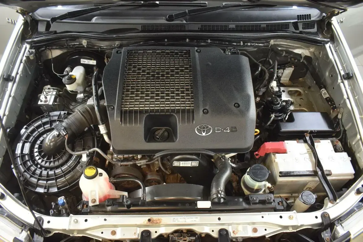 Used Toyota HiLux 144 HP (105 kW) 2012 Silver Pickup