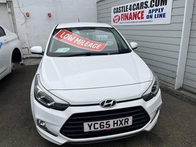 Used Hyundai i20 SE 84 HP (61 kW) 2015 White Coupe