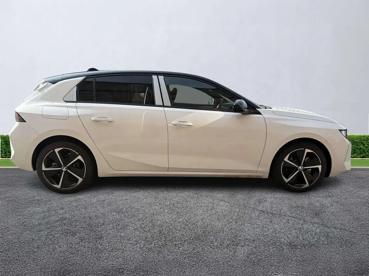 New Vauxhall Astra 2026 Arctic white Hatchback