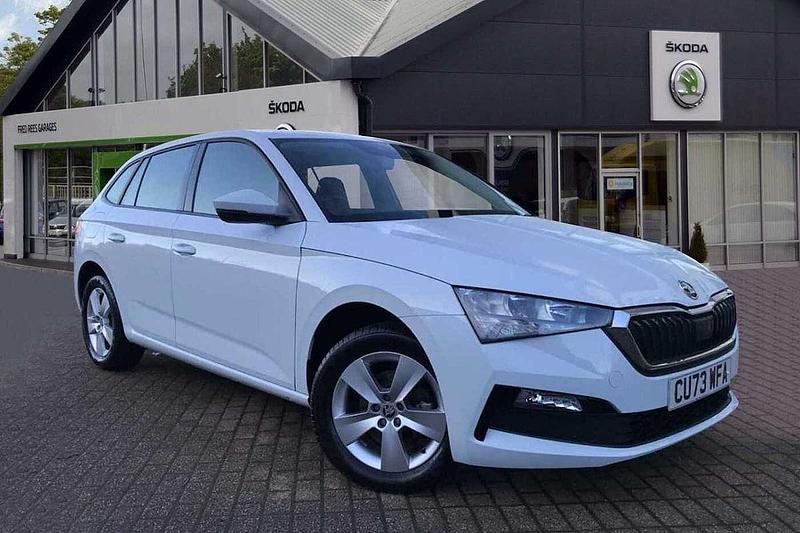 Moon white metallic Used 2023 Skoda Scala SE Hatchback | £16,395 (Fair price) - Image 1/4