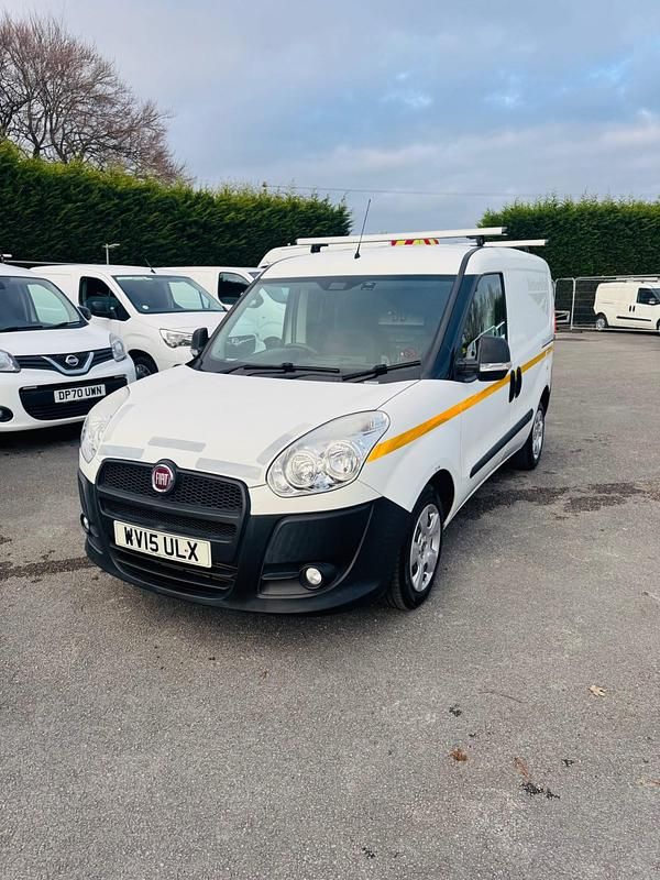 Usado Fiat Doblò 90 HP (66 kW) 2015 Branco Monovolume