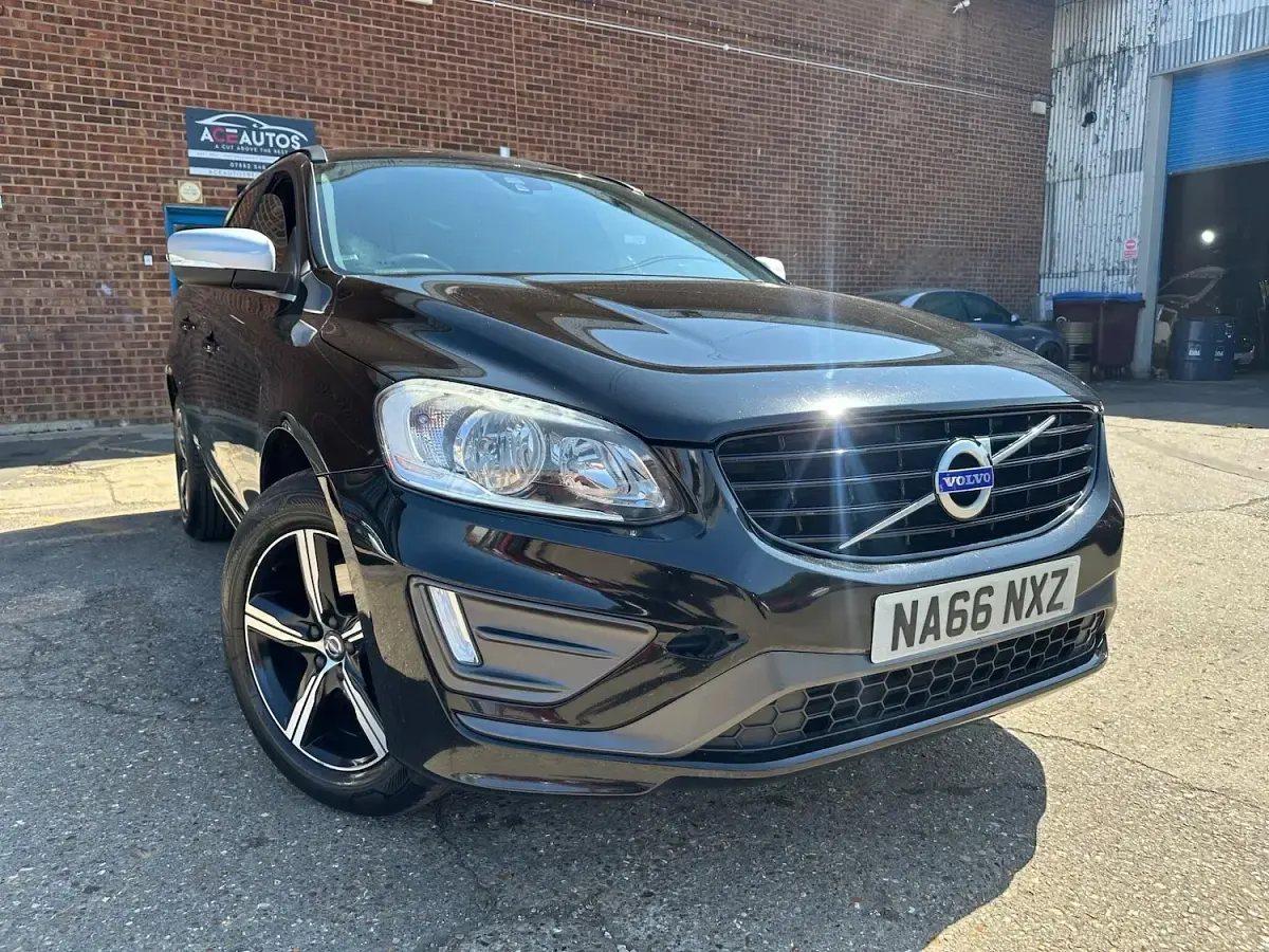 Used Volvo XC60 R-Design 190 HP (139 kW) 2016 Black SUV