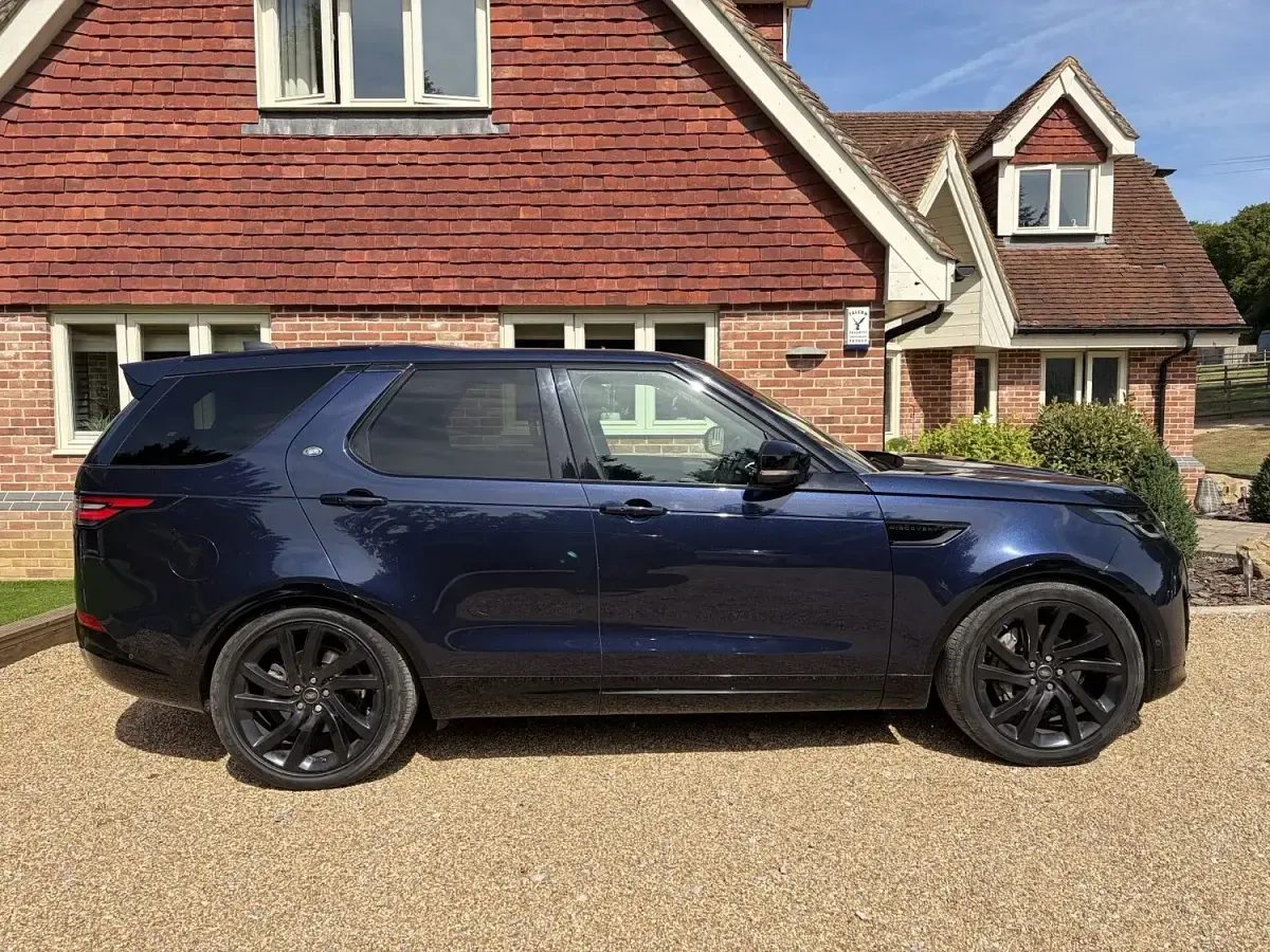 Used Land Rover Discovery HSE 306 HP (225 kW) 2019 Blue SUV