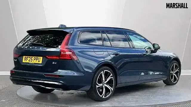 Used Volvo V60 Plus 194 HP (142 kW) 2025 Blue Estate