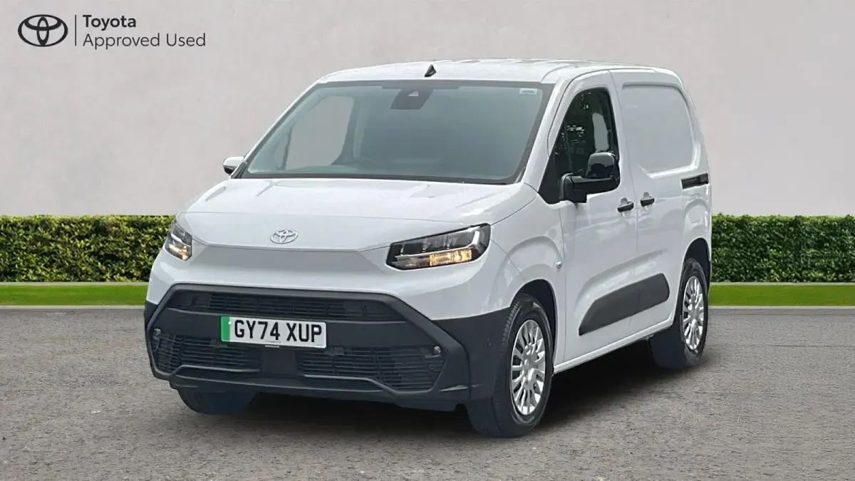 Used Toyota Proace City City 100 kW (136 HP) 2024 White MPV