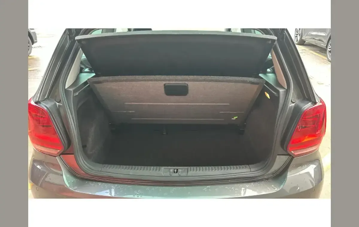 Usado VW Polo Edition 60 HP (44 kW) 2017 Cinzento Citadino