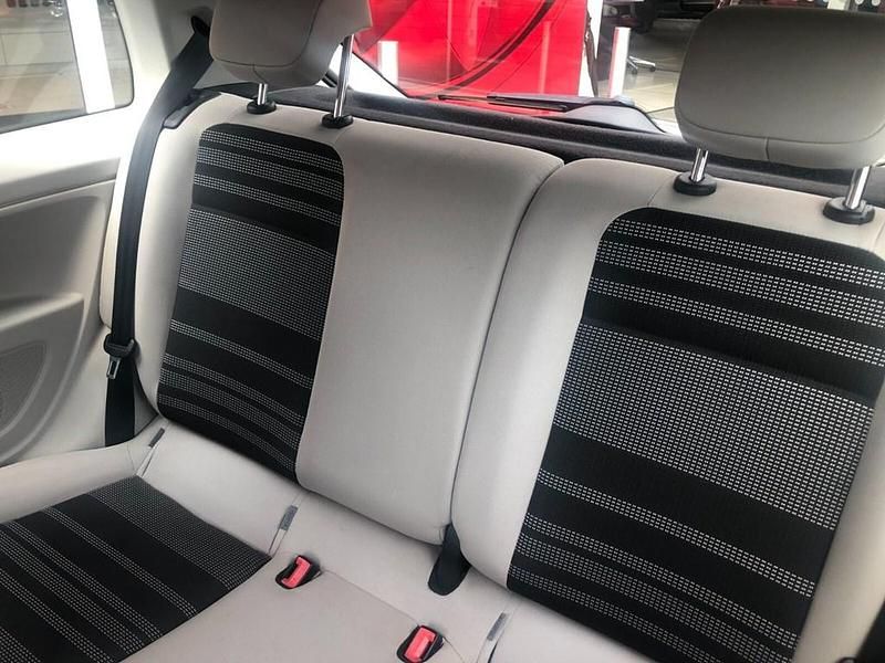 Used Seat Mii 60 HP (44 kW) 2013 White Hatchback