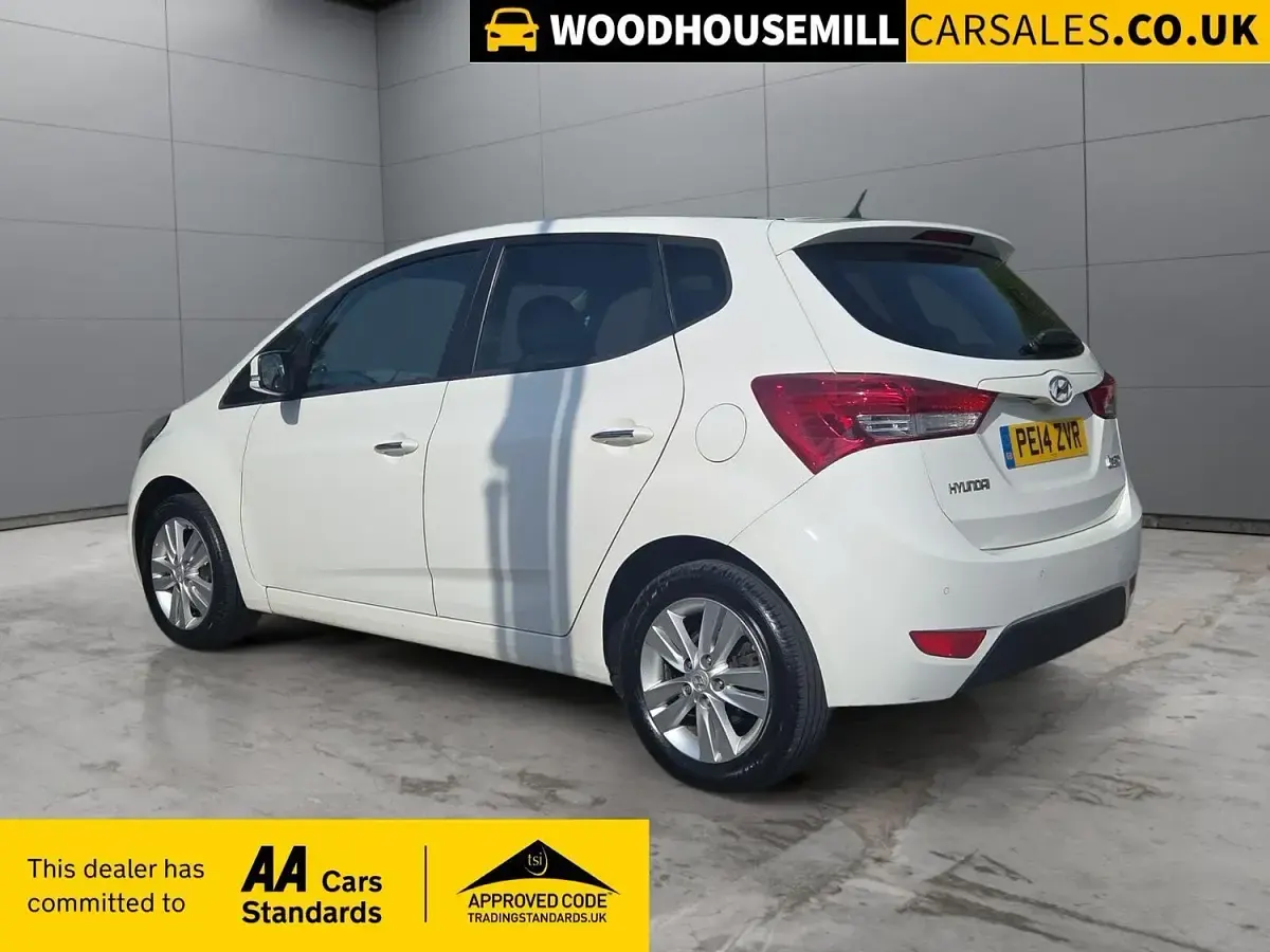 Used Hyundai ix20 Style 90 HP (66 kW) 2014 White Hatchback
