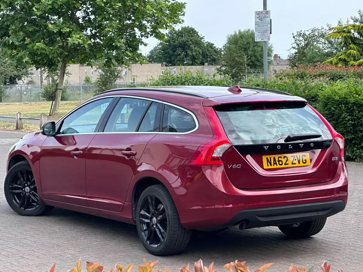 Used Volvo V60 SE 163 HP (119 kW) 2012 Red Estate