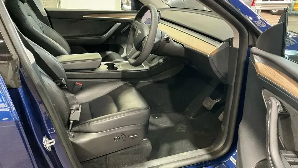 Used Tesla Model Y Long Range AWD 378 kW (514 HP) 2024 Blue SUV
