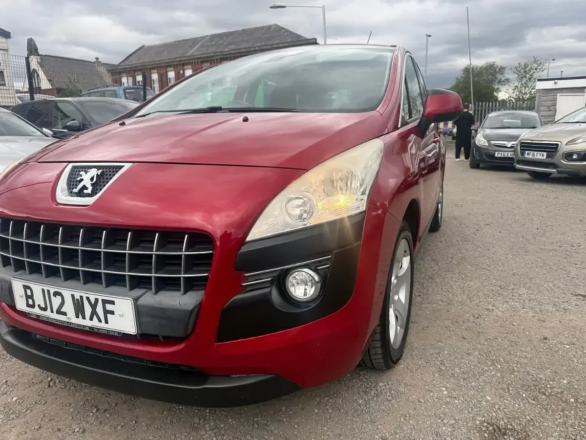 Used Peugeot 3008 Active 112 HP (82 kW) 2012 Red Estate