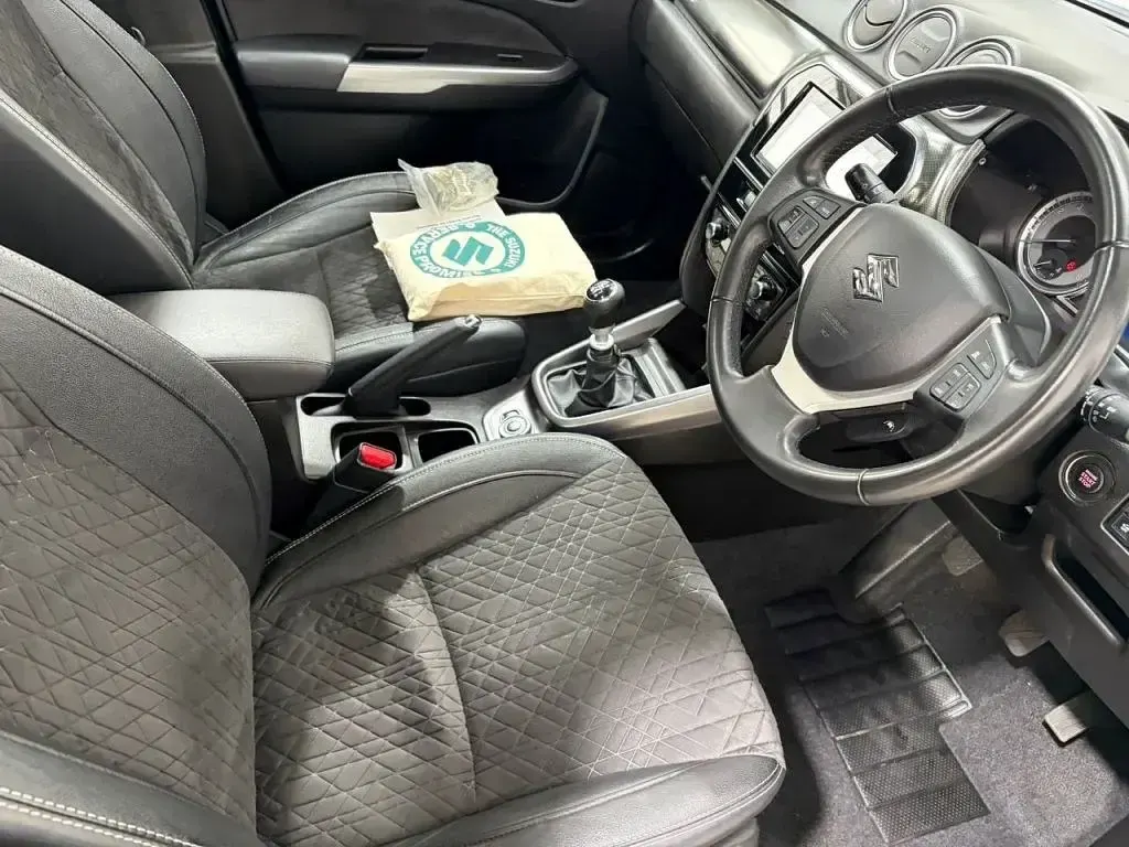 Second-hand Suzuki Vitara SZ5 2022 Gri SUV