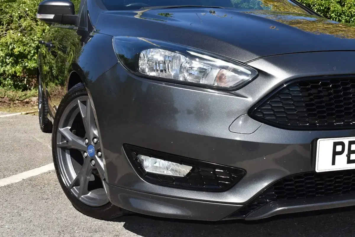 Used Ford Focus ST-Line X 140 HP (102 kW) 2018 Grey Hatchback