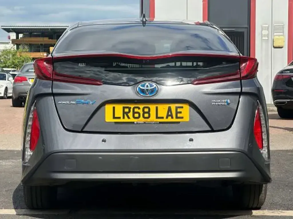 Used Toyota Prius 122 HP (89 kW) 2018 Grey Hatchback
