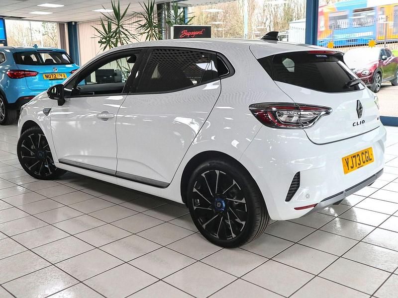 Used Renault Clio V Esprit Alpine 2024 Glacier white Hatchback