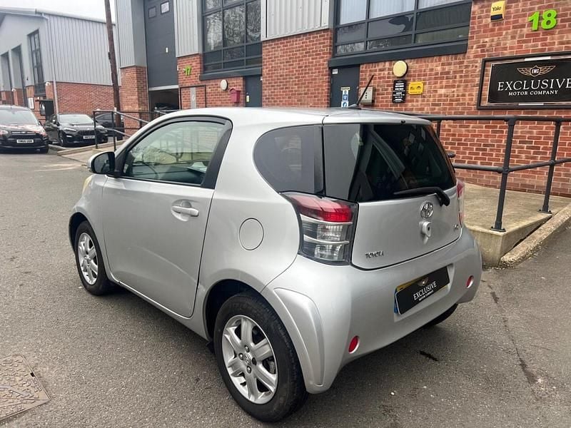 Used Toyota iQ 68 HP (50 kW) 2009 Silver Hatchback