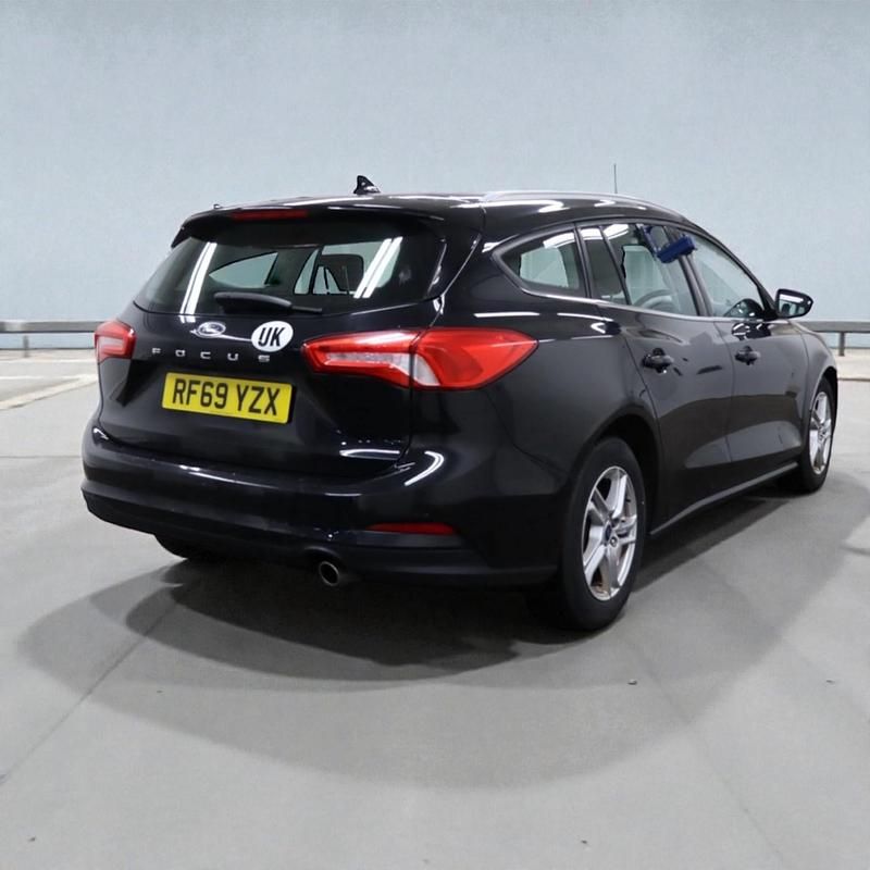 Used Ford Focus Zetec 95 HP (69 kW) 2019 Black Estate