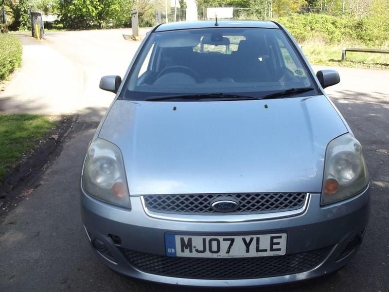 Usado Ford Fiesta Zetec 75 HP (55 kW) 2007 Azul Citadino