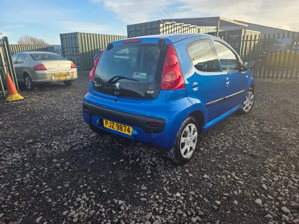 Begagnad Peugeot 107 68 HK (50 kW) 2010 Blå Halvkombi