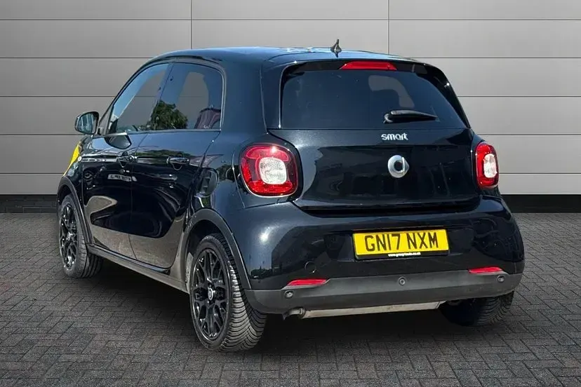 Used Smart ForFour Premium 89 HP (65 kW) 2017 Black Hatchback