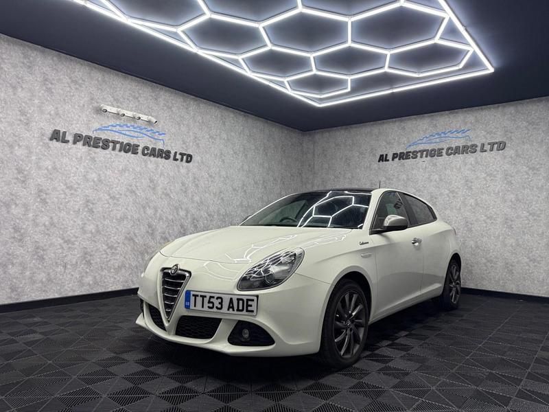 White/black Used 2014 Alfa Romeo Giulietta Hatchback | £5,499 (Good price) - Image 1/4