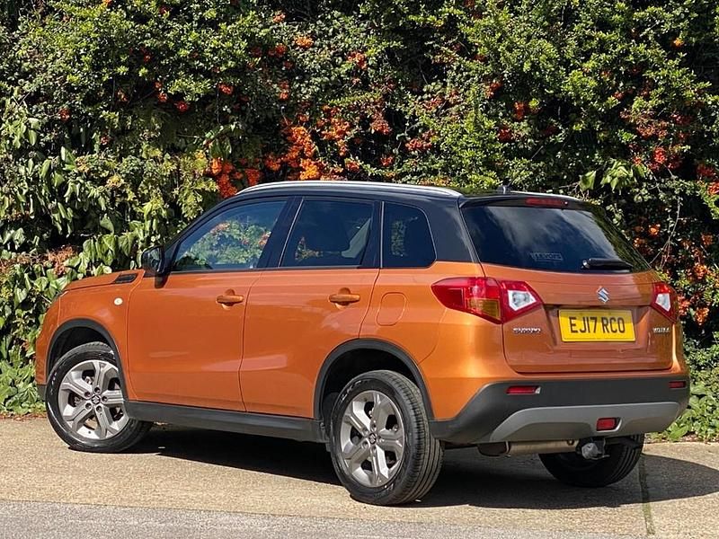 Second-hand Suzuki Vitara SZ-T 120 CP (88 kW) 2017 Portocaliu SUV