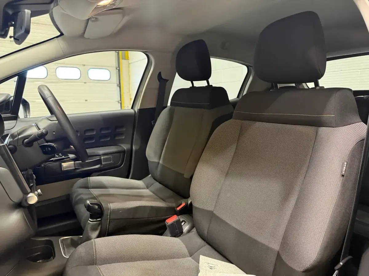 Used Citroën C3 PureTech 82 HP (60 kW) 2023 Beige Hatchback