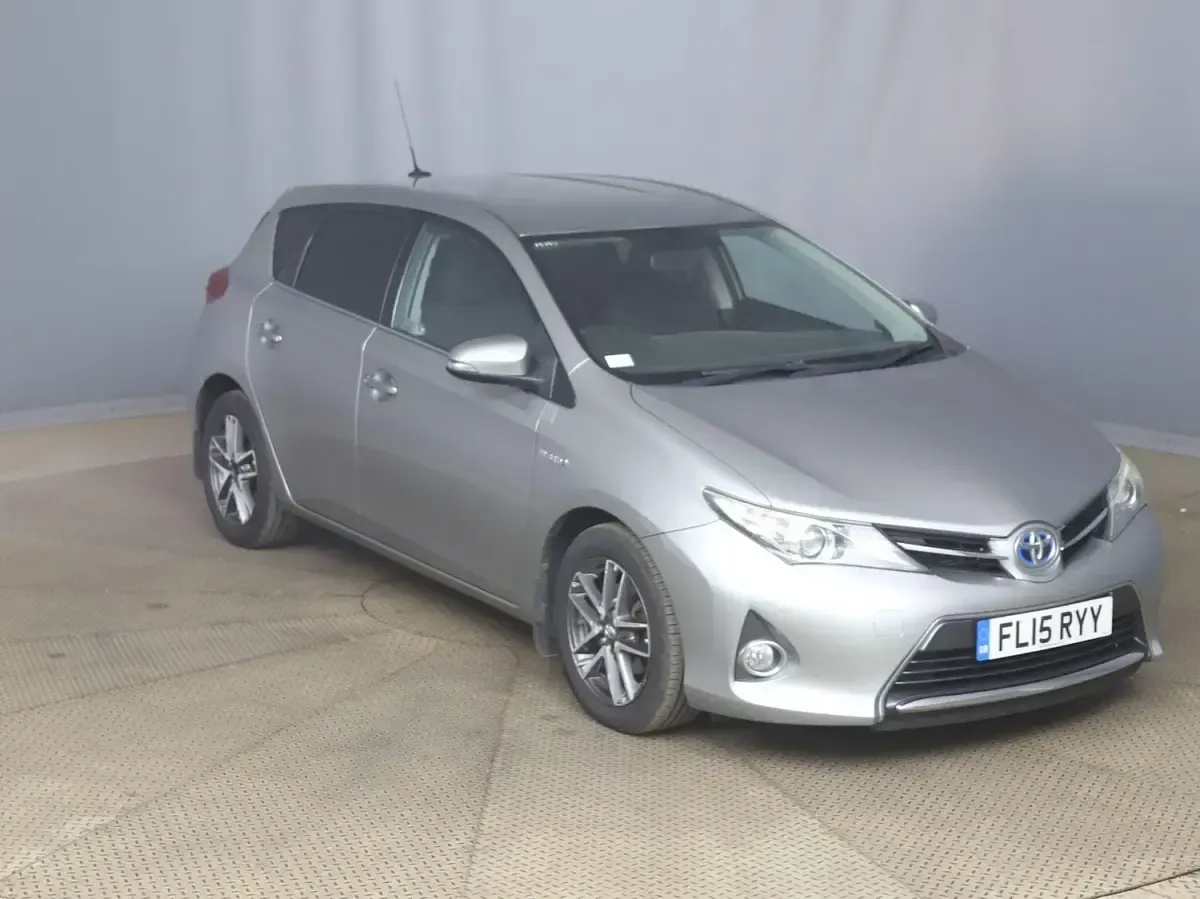 Used Toyota Auris Hybrid Plus 136 HP (100 kW) 2015 Grey Hatchback