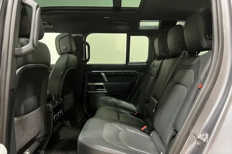 Używany Land Rover Defender HSE Dynamic 245 KM (180 kW) 2024 Szary SUV