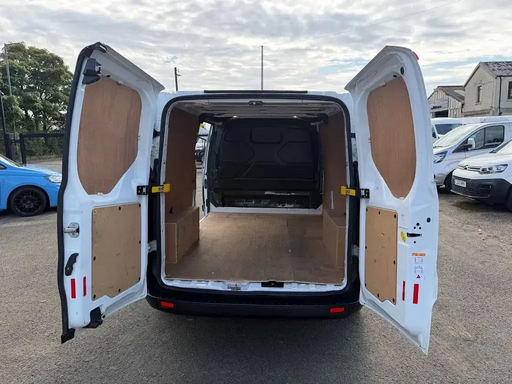 Used Ford Transit Custom 105 HP (77 kW) 2019 White Van