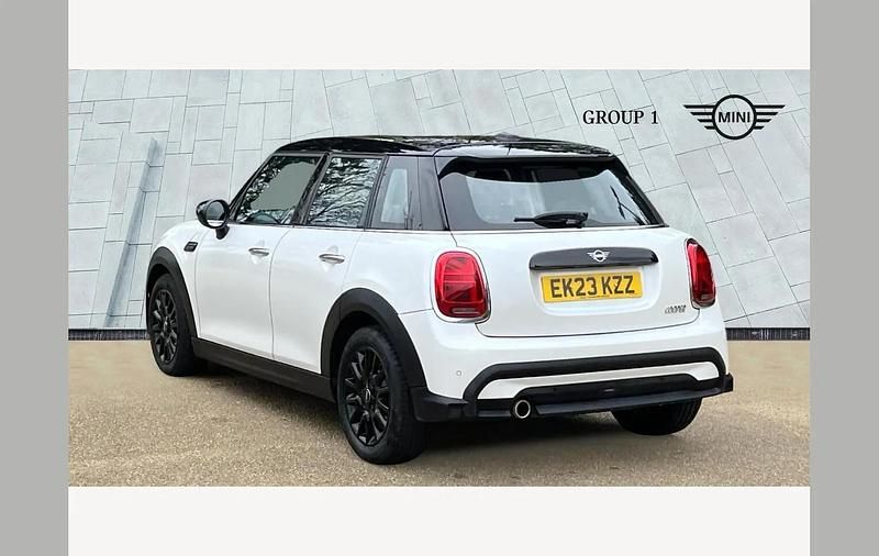 Usado Mini Cooper Classic 136 HP (100 kW) 2023 Branco Citadino